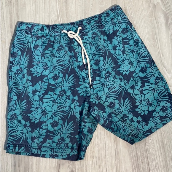 7 Diamonds Other - 7 Diamonds pull on casual Hawaiian print shorts